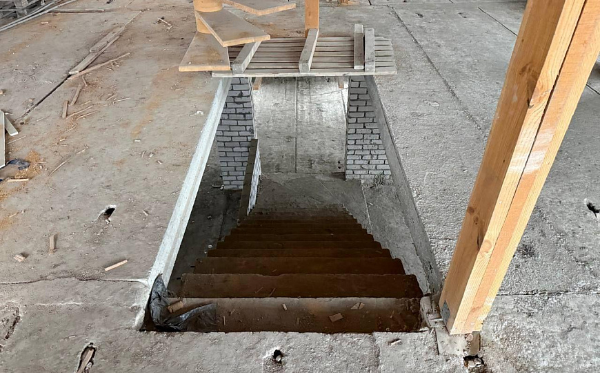 Здание на красной линии фото