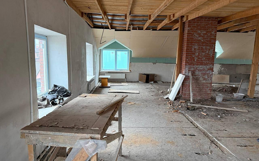 Здание на красной линии фото