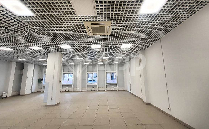 Топовое помещение с хорошим трафиком/4м потолки/место для рекламы на фасаде здания/Свободный рабочий фото