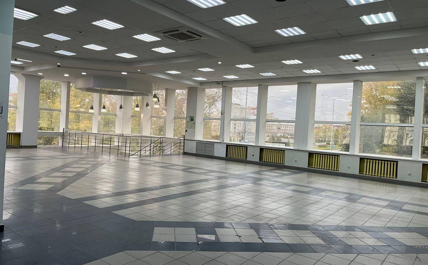 Торгово-офисная площадь, 725 м² фото