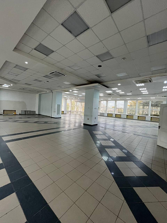 Торгово-офисная площадь, 725 м² фото