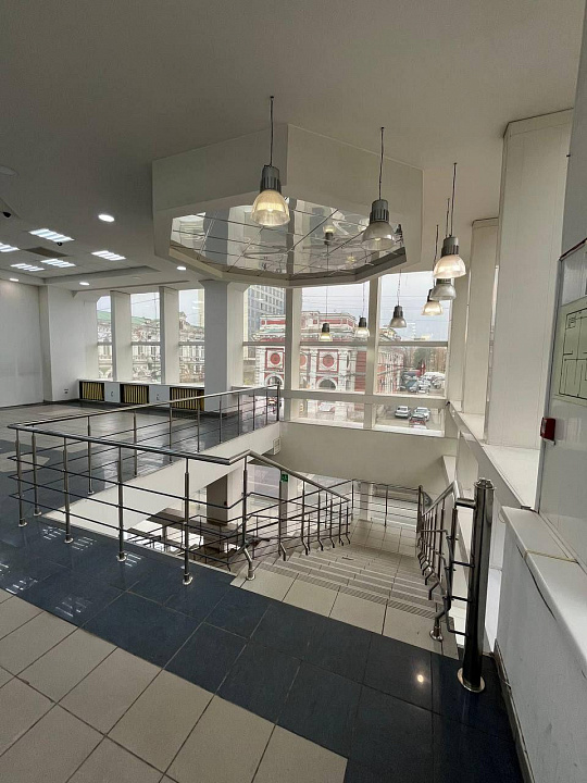 Торгово-офисная площадь, 725 м² фото