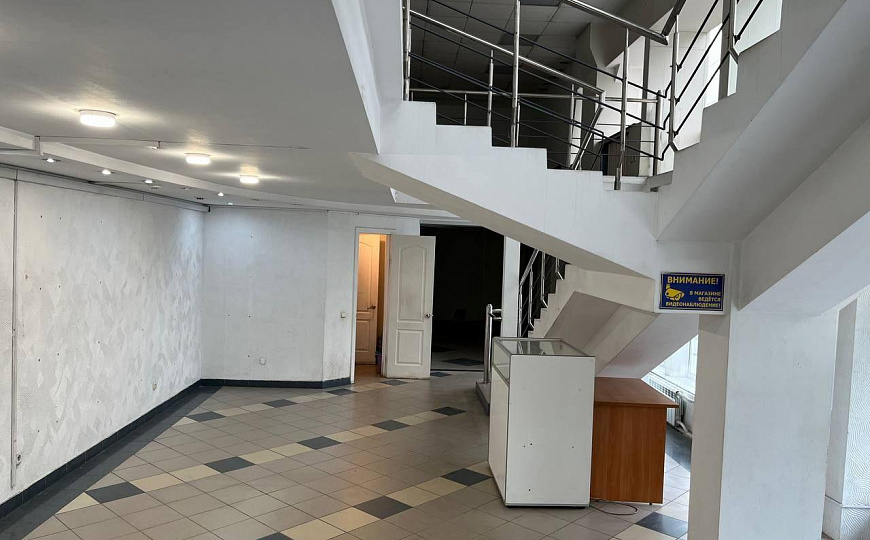 Торгово-офисная площадь, 725 м² фото