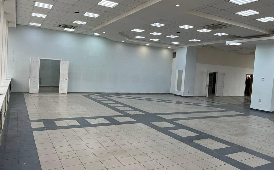 Торгово-офисная площадь, 725 м² фото