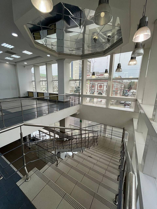 Торгово-офисная площадь, 725 м² фото