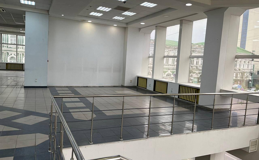 Торгово-офисная площадь, 725 м² фото