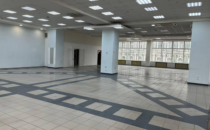 Торгово-офисная площадь, 725 м² фото