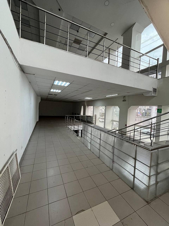 Торгово-офисная площадь, 725 м² фото