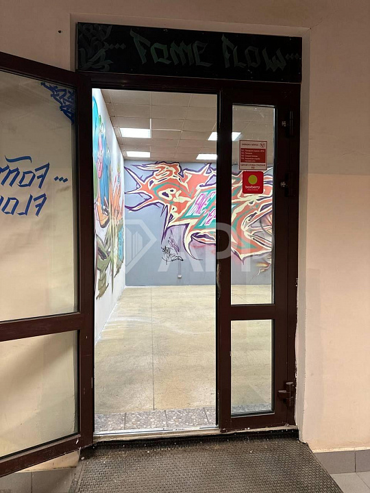 Сдам помещение в торгом центре фото