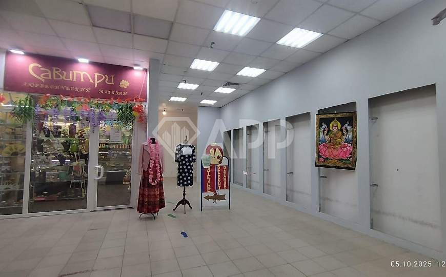 Сдам помещение в торгом центре фото