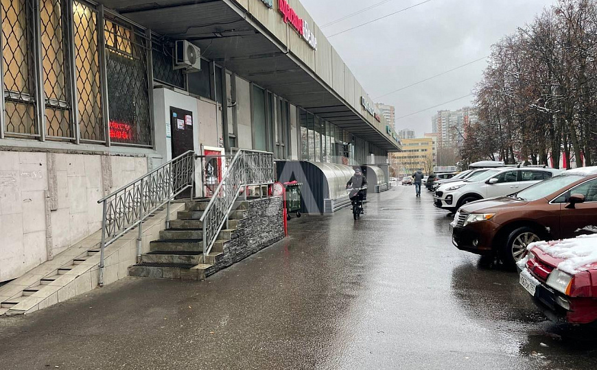 Сдам помещение под магазин фото