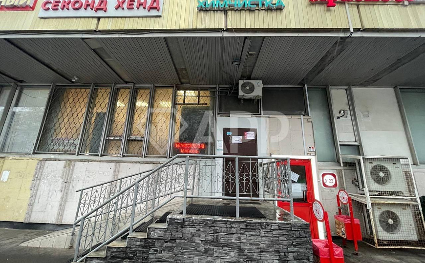 Сдам помещение под магазин фото