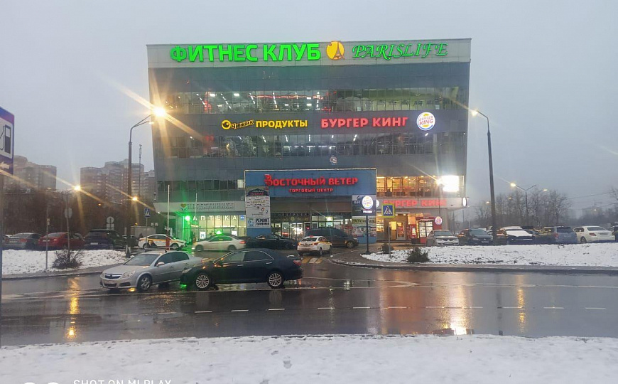 В ТЦ с отдельным входом и своим графиком фото