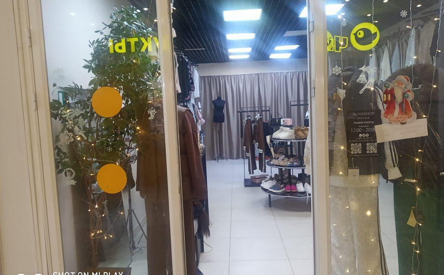 В ТЦ с отдельным входом и своим графиком фото