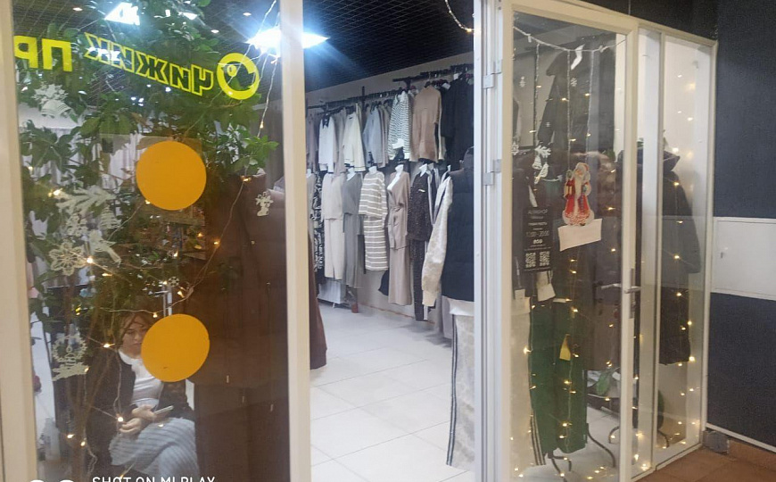 В ТЦ с отдельным входом и своим графиком фото