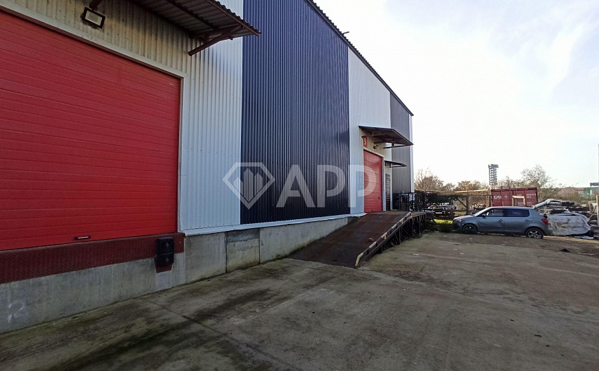 Сдам складское помещение, 1 500 м² фото