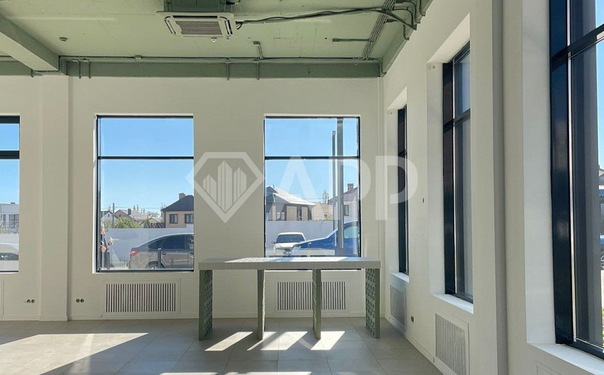 Сдаю угловое помещение 1 линия, 134 м² фото