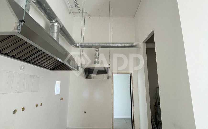 Сдаю угловое помещение 1 линия, 134 м² фото