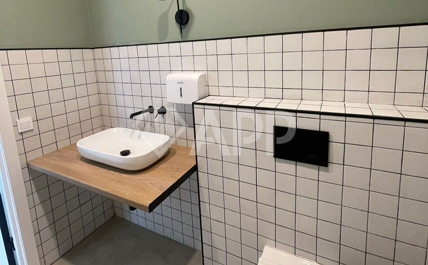 Сдаю угловое помещение 1 линия, 134 м² фото