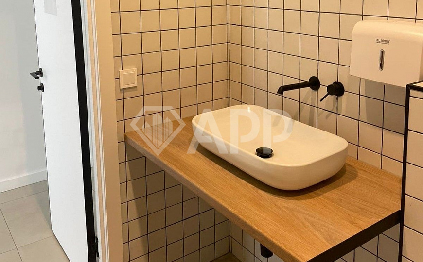 Сдаю угловое помещение 1 линия, 134 м² фото