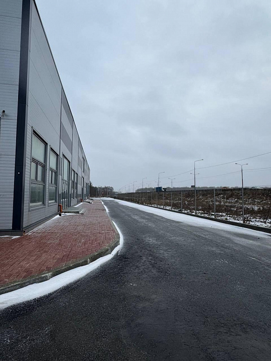 Продам 2 отдельно стоящих здания на участке 8000 м2, 1 820 м² фото