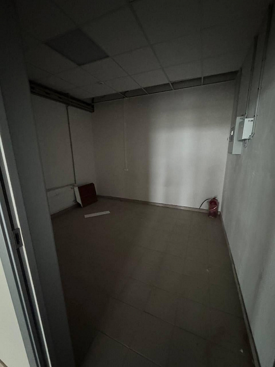 Продам 2 отдельно стоящих здания на участке 8000 м2, 1 820 м² фото