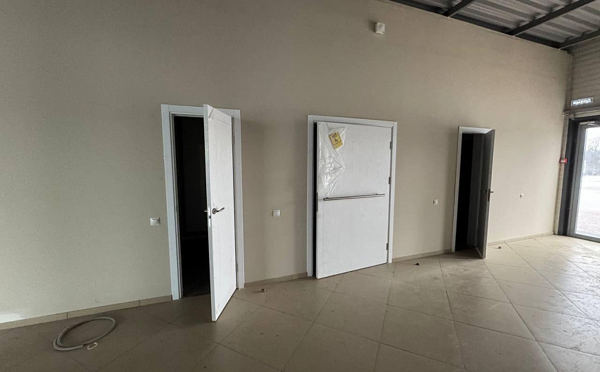 Продам 2 отдельно стоящих здания на участке 8000 м2, 1 820 м² фото