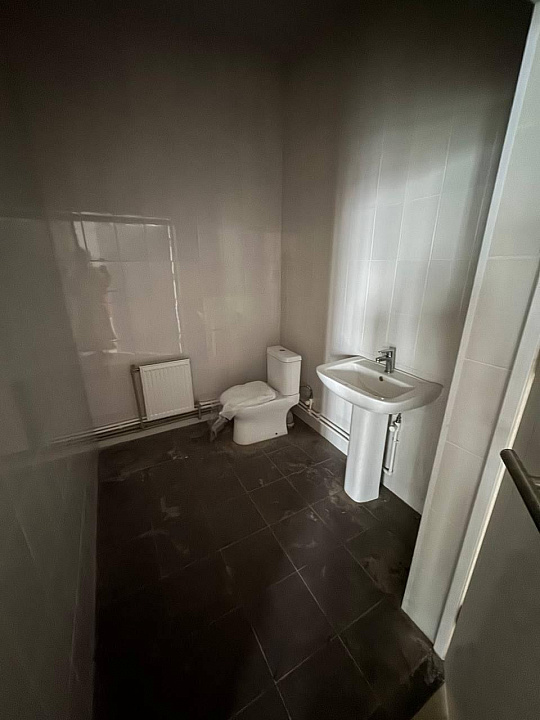 Продам 2 отдельно стоящих здания на участке 8000 м2, 1 820 м² фото