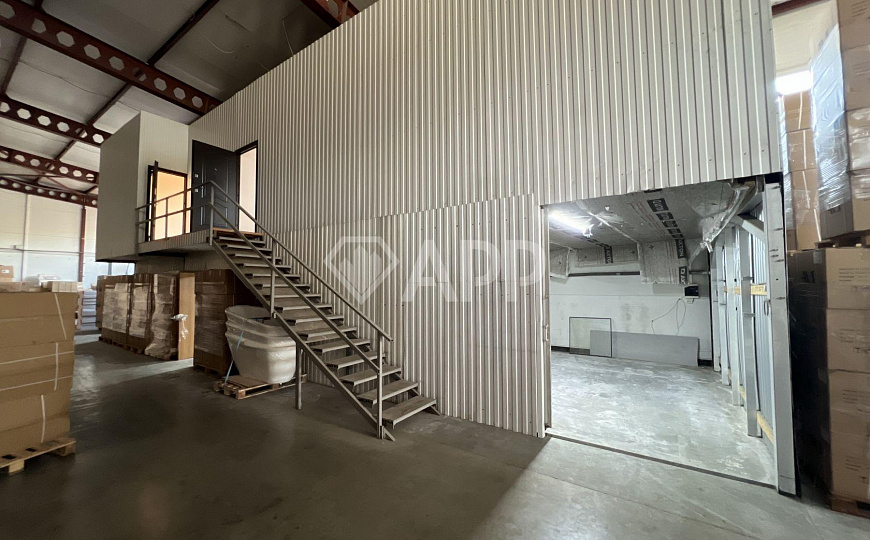 Сдаю складское помещение, 680 м² фото