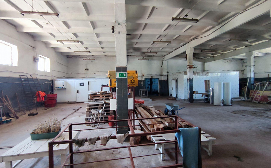 Производственное помещение, 1 500 м² фото