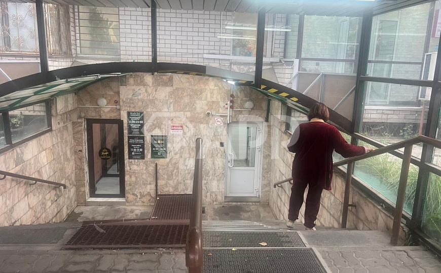 Продаю 184,1 м² на высоком трафике! фото