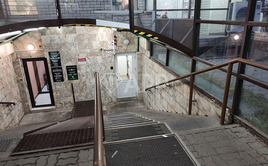 Продаю 184,1 м² на высоком трафике! фото