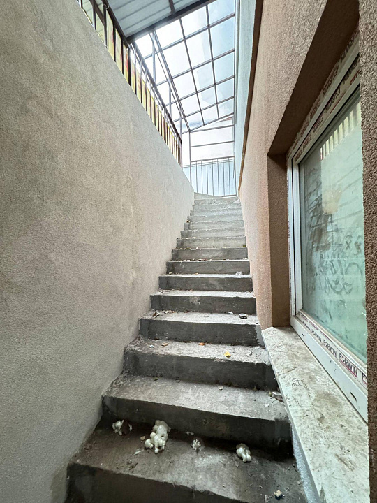 Цоколь с окнами 110м2 фото