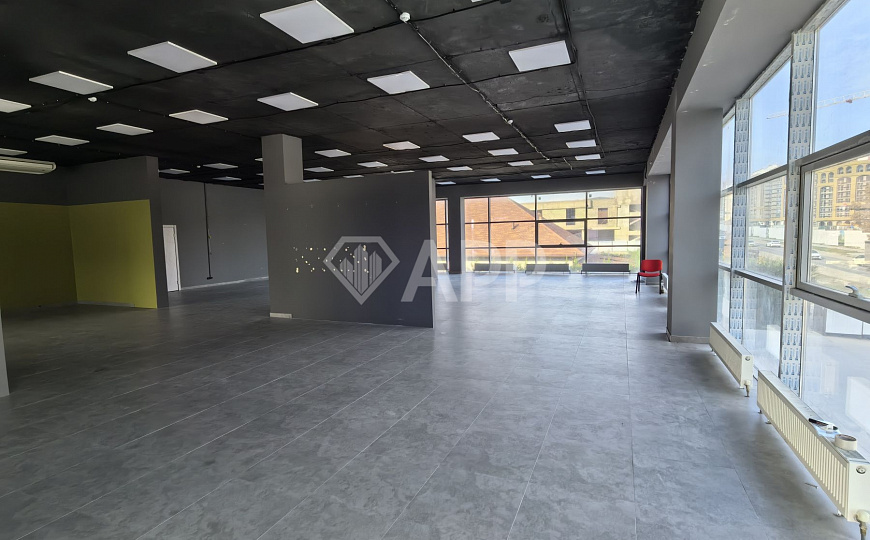 Сдам торговое помещение, 400 м² фото