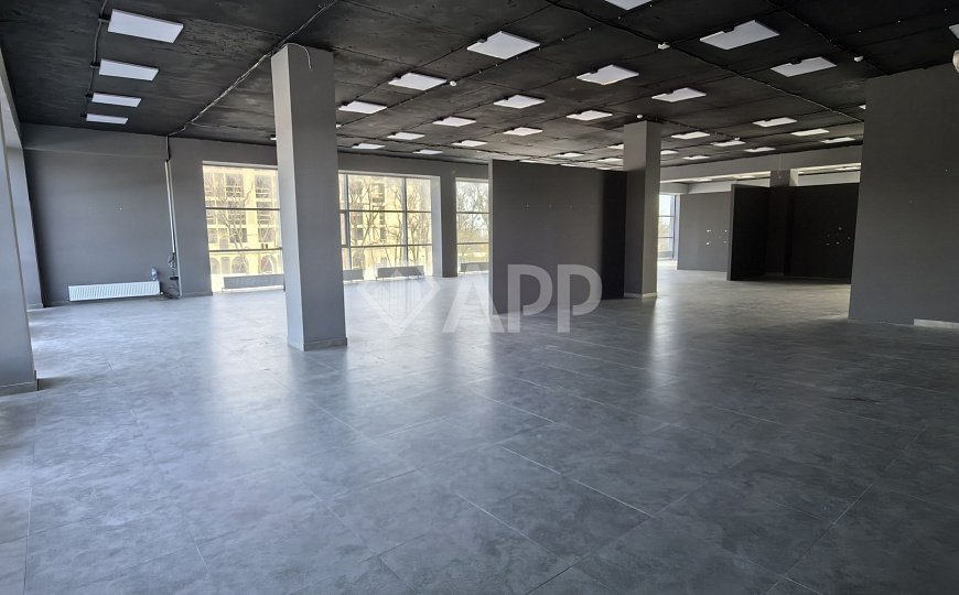 Сдам торговое помещение, 400 м² фото