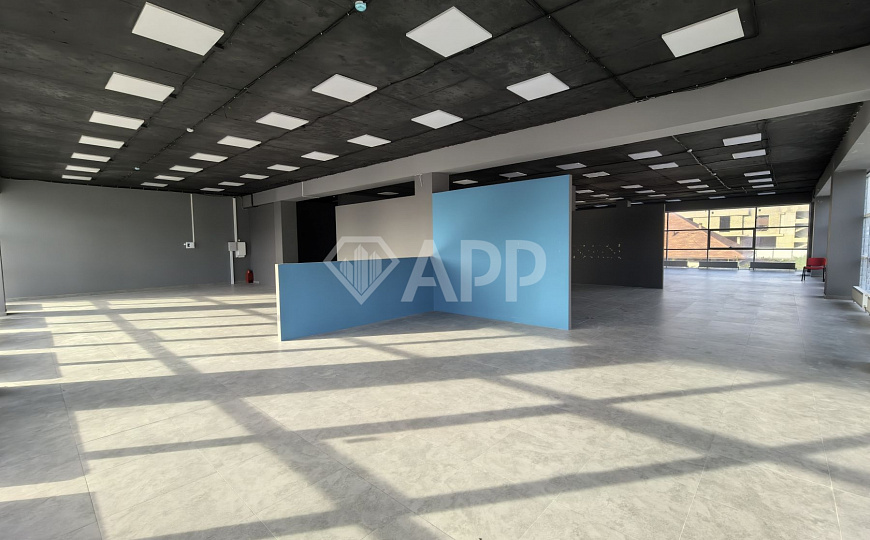 Сдам торговое помещение, 400 м² фото