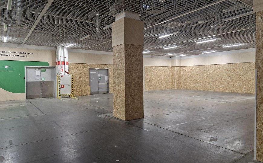 Складские и торговые площади + зона шоурума, от 15000 м² до 30000 м.кв. фото