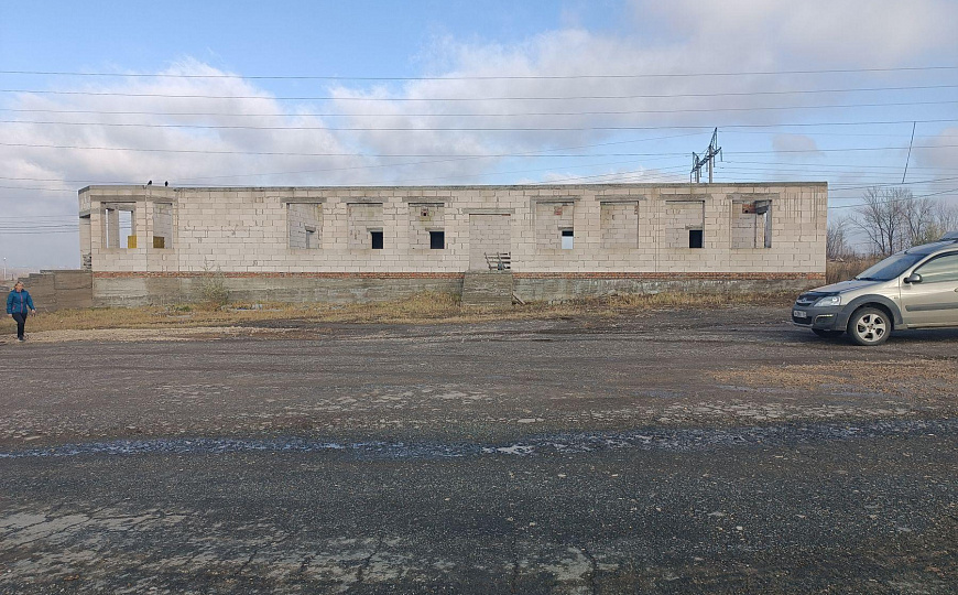 Продаю недостроенное здание на 1 линии трассы фото