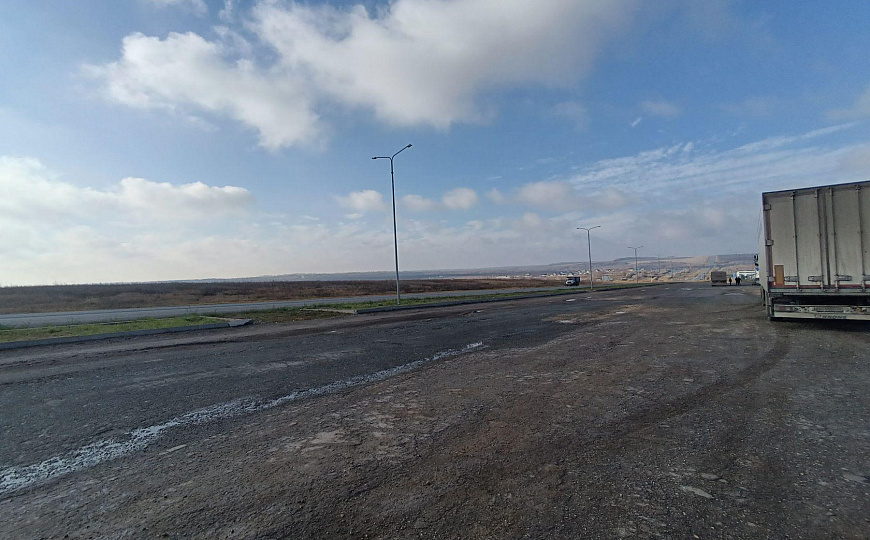 Продаю недостроенное здание на 1 линии трассы фото