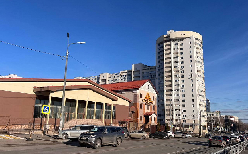 Аренда здания 1080м2 на первой линии фото