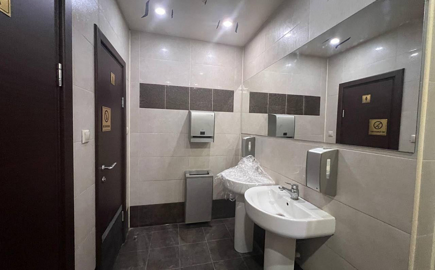 Аренда здания 1080м2 на первой линии фото