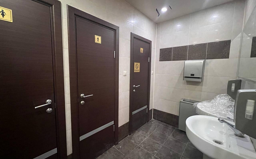 Аренда здания 1080м2 на первой линии фото