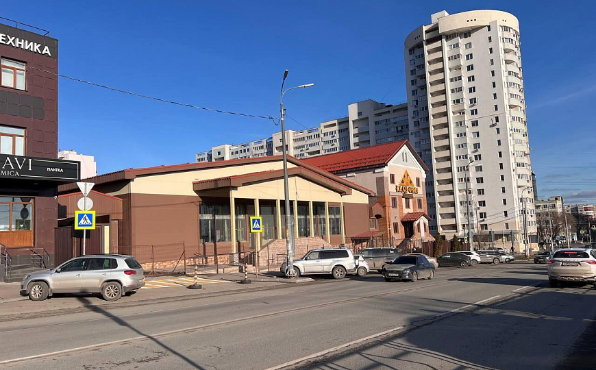 Аренда здания 1080м2 на первой линии фото