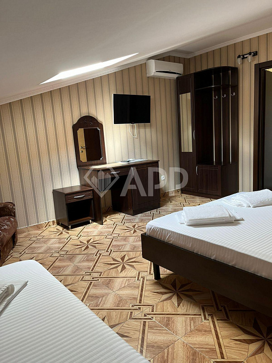 Продаю здание с арендаторами, 619 м² фото