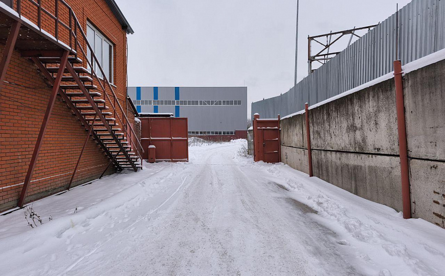 Отдельно стоящее здание 620м2 с земельным участком фото