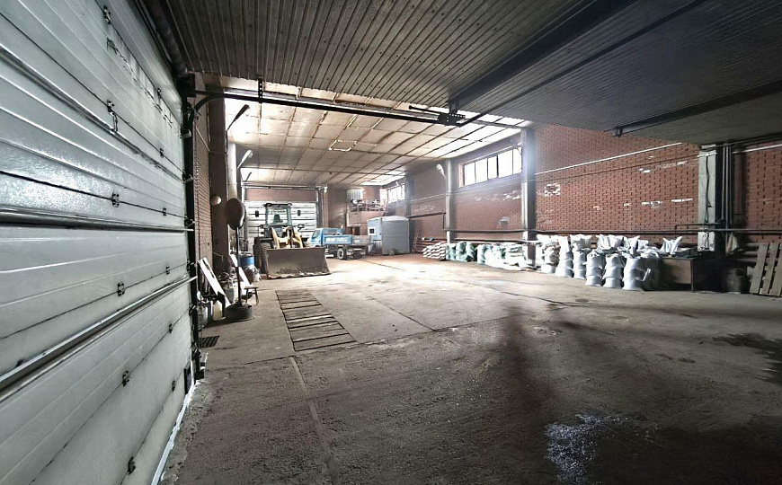 Отдельно стоящее здание 620м2 с земельным участком фото