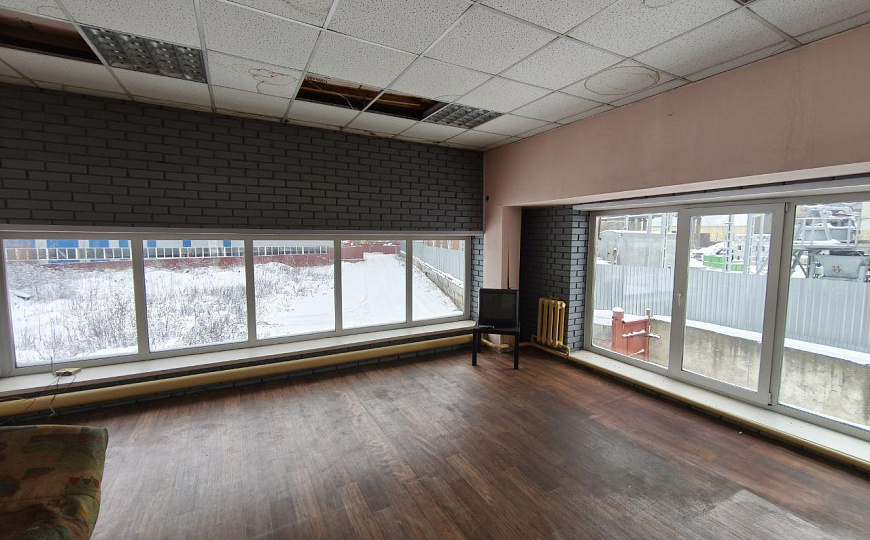 Отдельно стоящее здание 620м2 с земельным участком фото