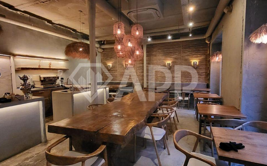 Ресторан с оборудованием. В историческом районе Москвы фото