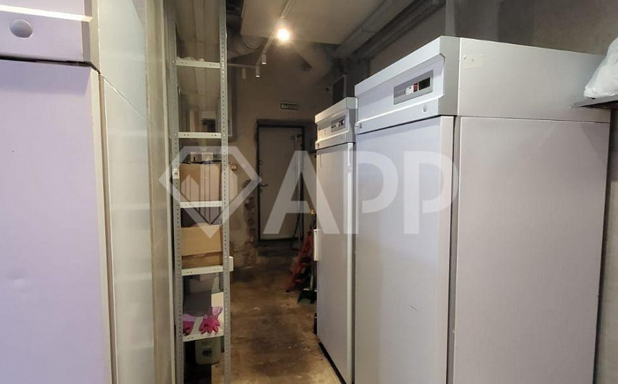 Ресторан с оборудованием. В историческом районе Москвы фото