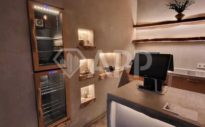 Ресторан с оборудованием. В историческом районе Москвы фото